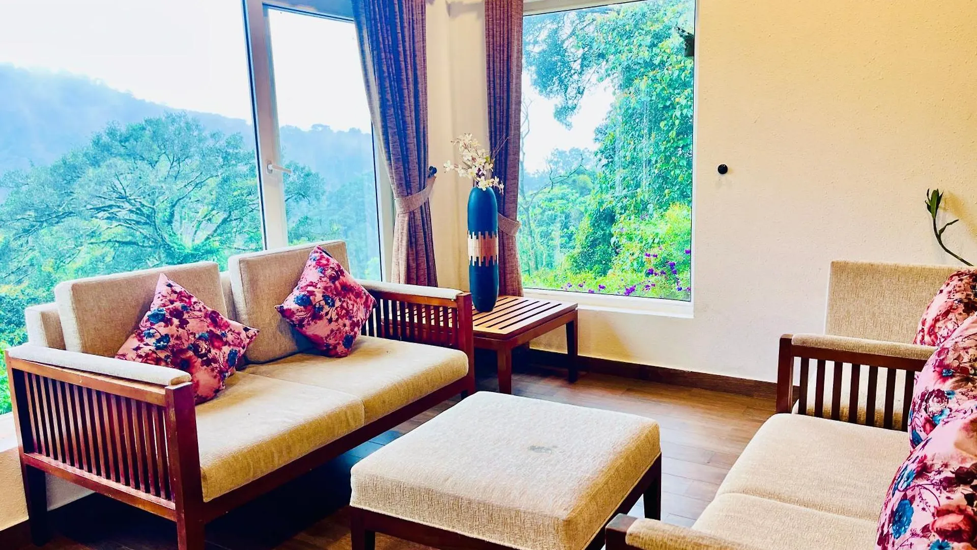 **** Hotel The Misty Resort By Four Season - A Hidden Resort M88827-10692 Munnar India