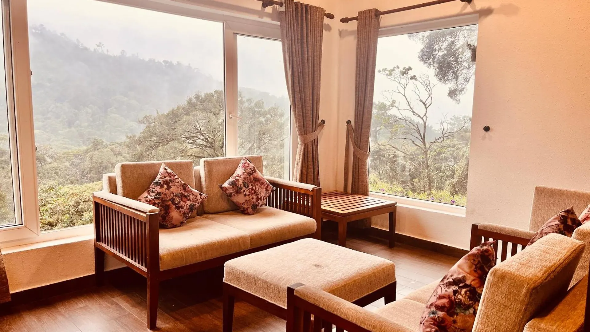 The Misty Resort By Four Season - A Hidden Resort M88827-10692 Munnar Hotel